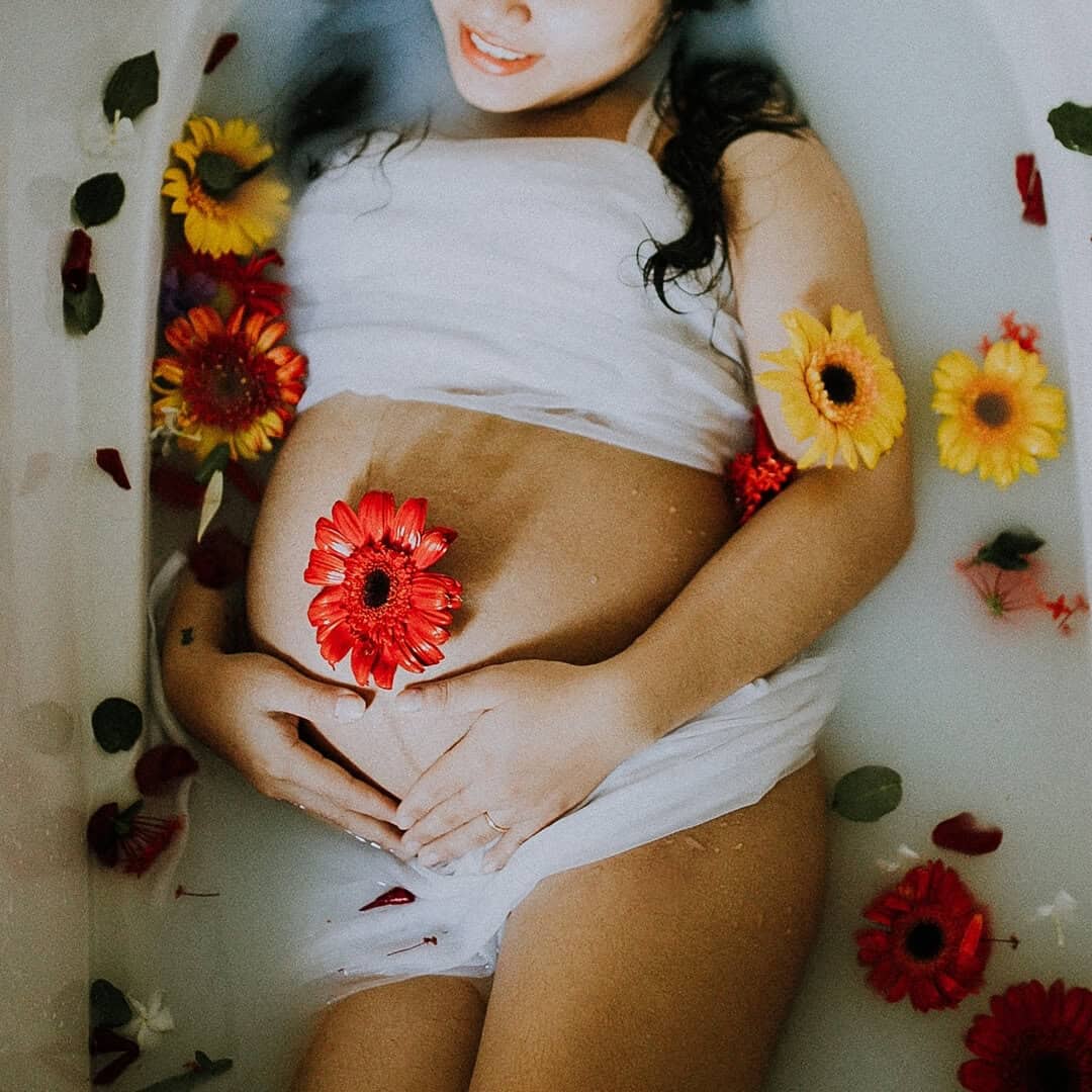 Maternity milk bath moment